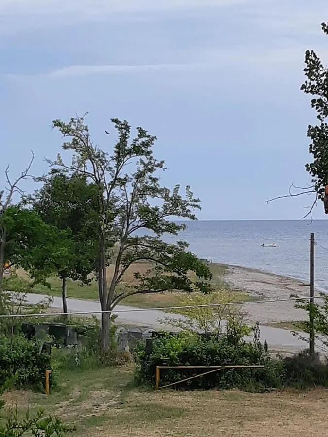 Sofia'S Pearl Beachfront Maisonette Nea Kallikrateia