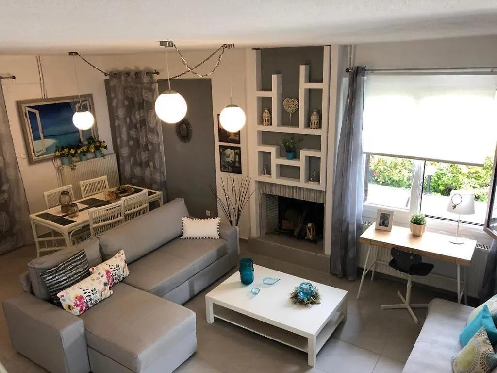 Case de vacanță Sofia'S Pearl Beachfront Maisonette Nea Kallikrateia
